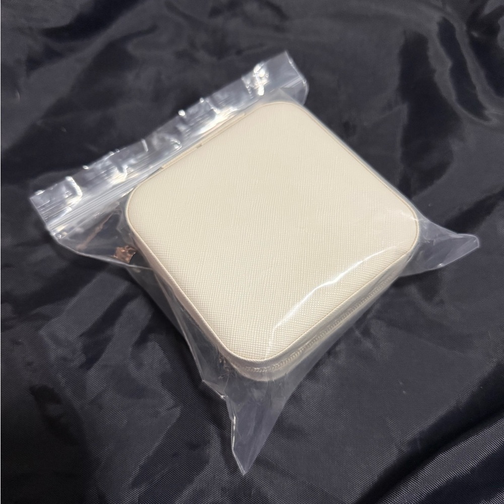 Cream Square Zip Jewelry Travel Case